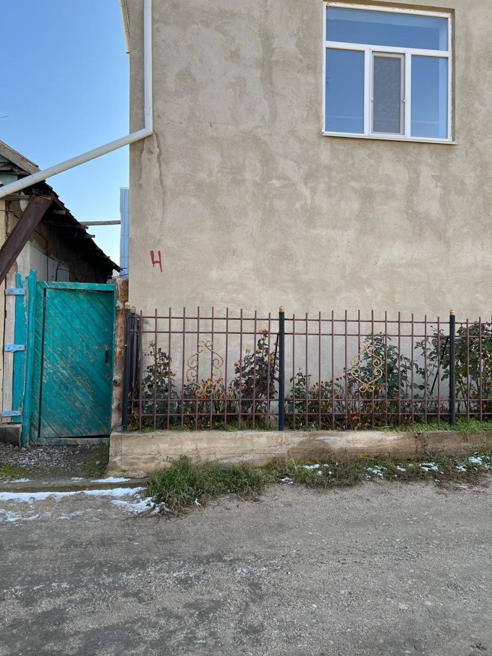 Emir Guest House In Каракол Экстерьер фото