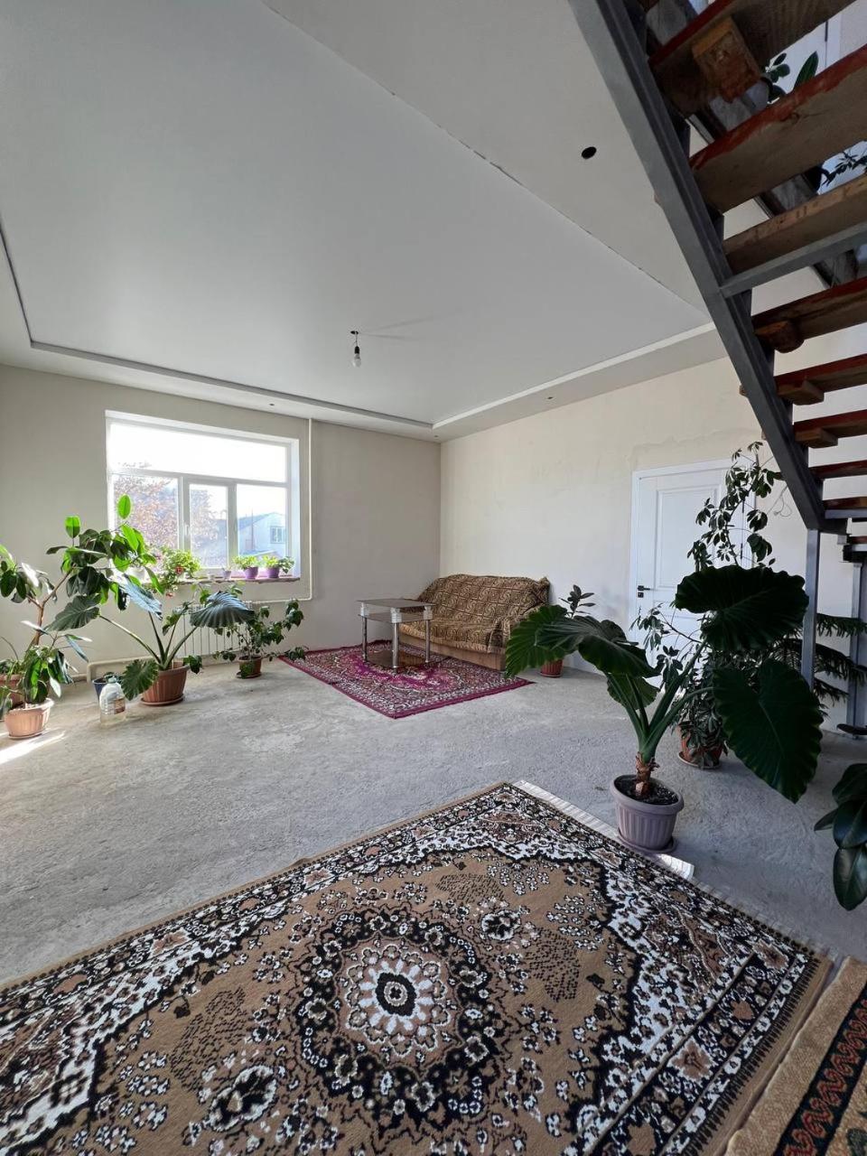 Emir Guest House In Каракол Экстерьер фото
