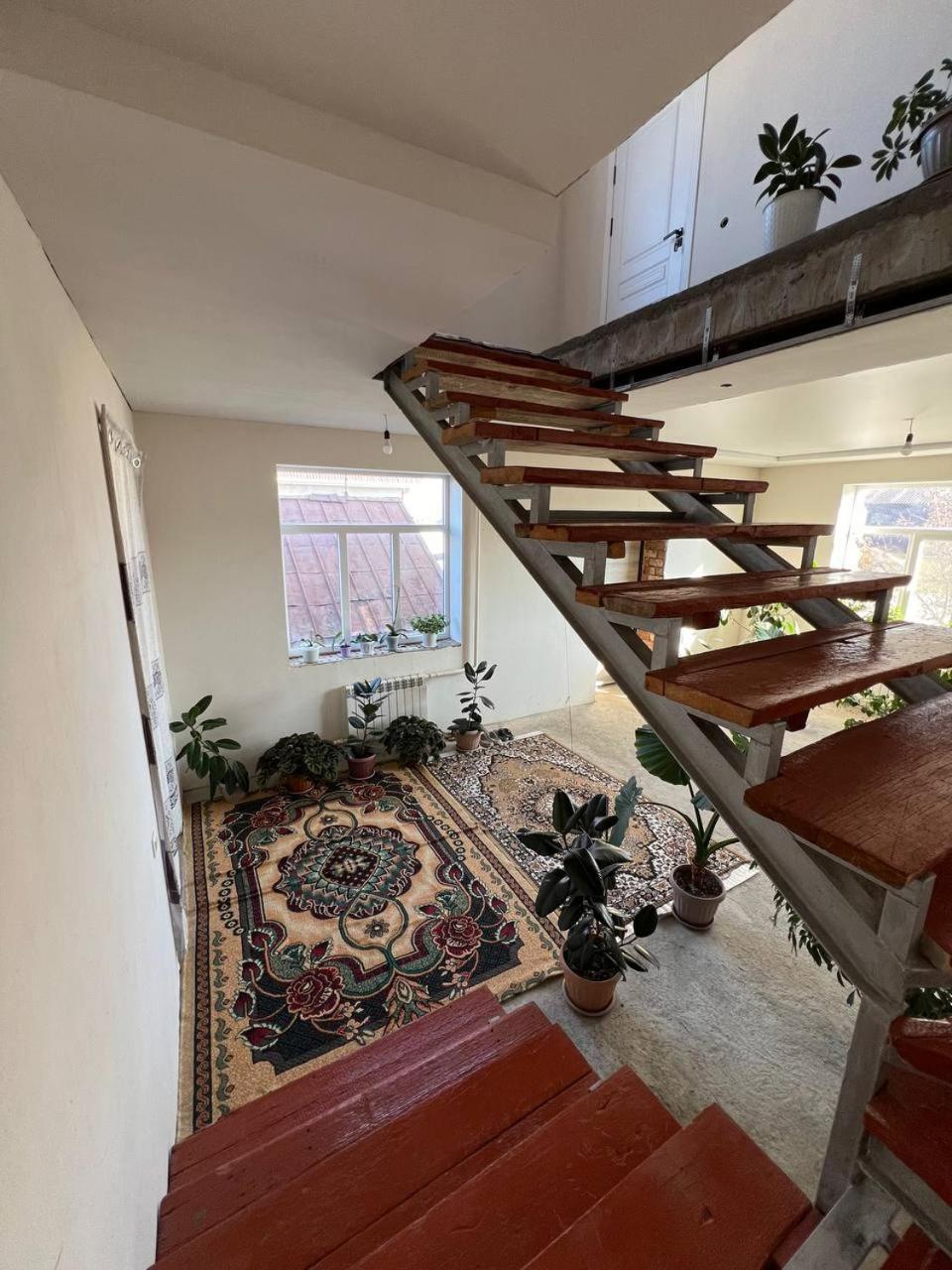 Emir Guest House In Каракол Экстерьер фото