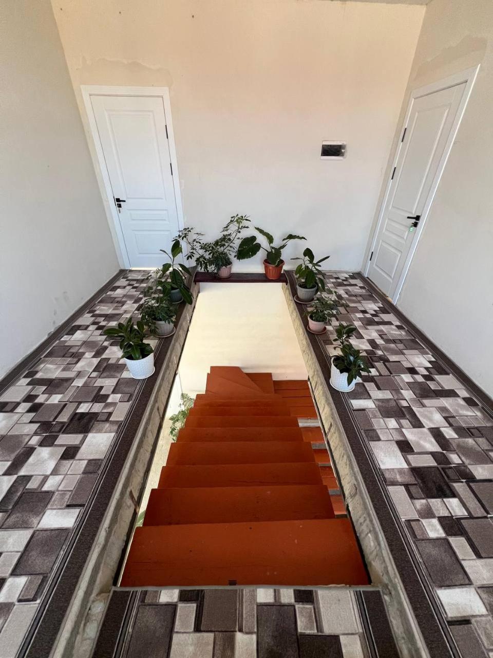 Emir Guest House In Каракол Экстерьер фото