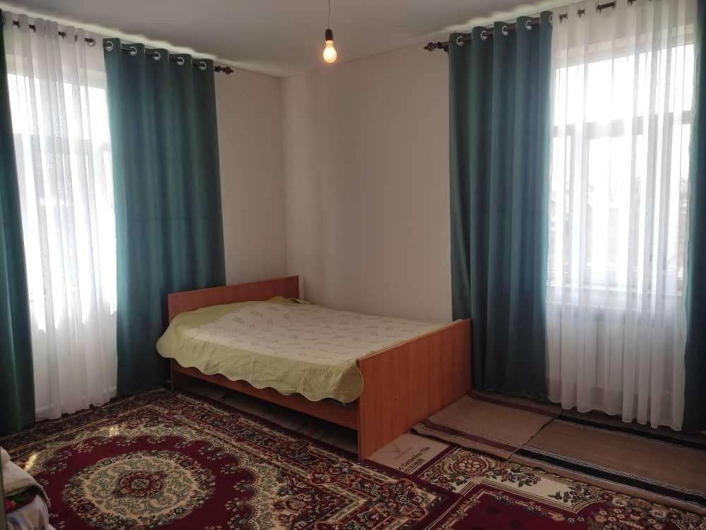 Emir Guest House In Каракол Экстерьер фото