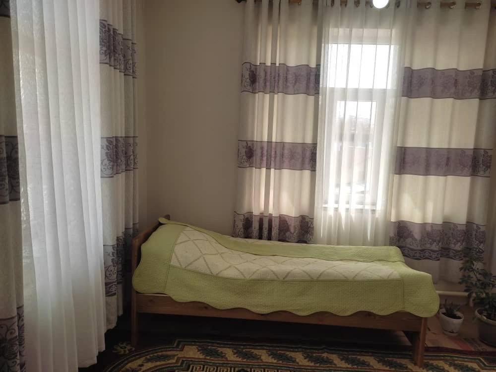 Emir Guest House In Каракол Экстерьер фото