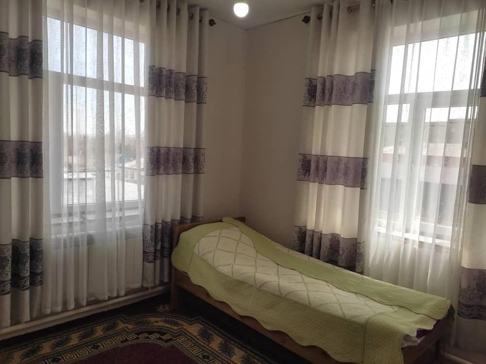 Emir Guest House In Каракол Экстерьер фото