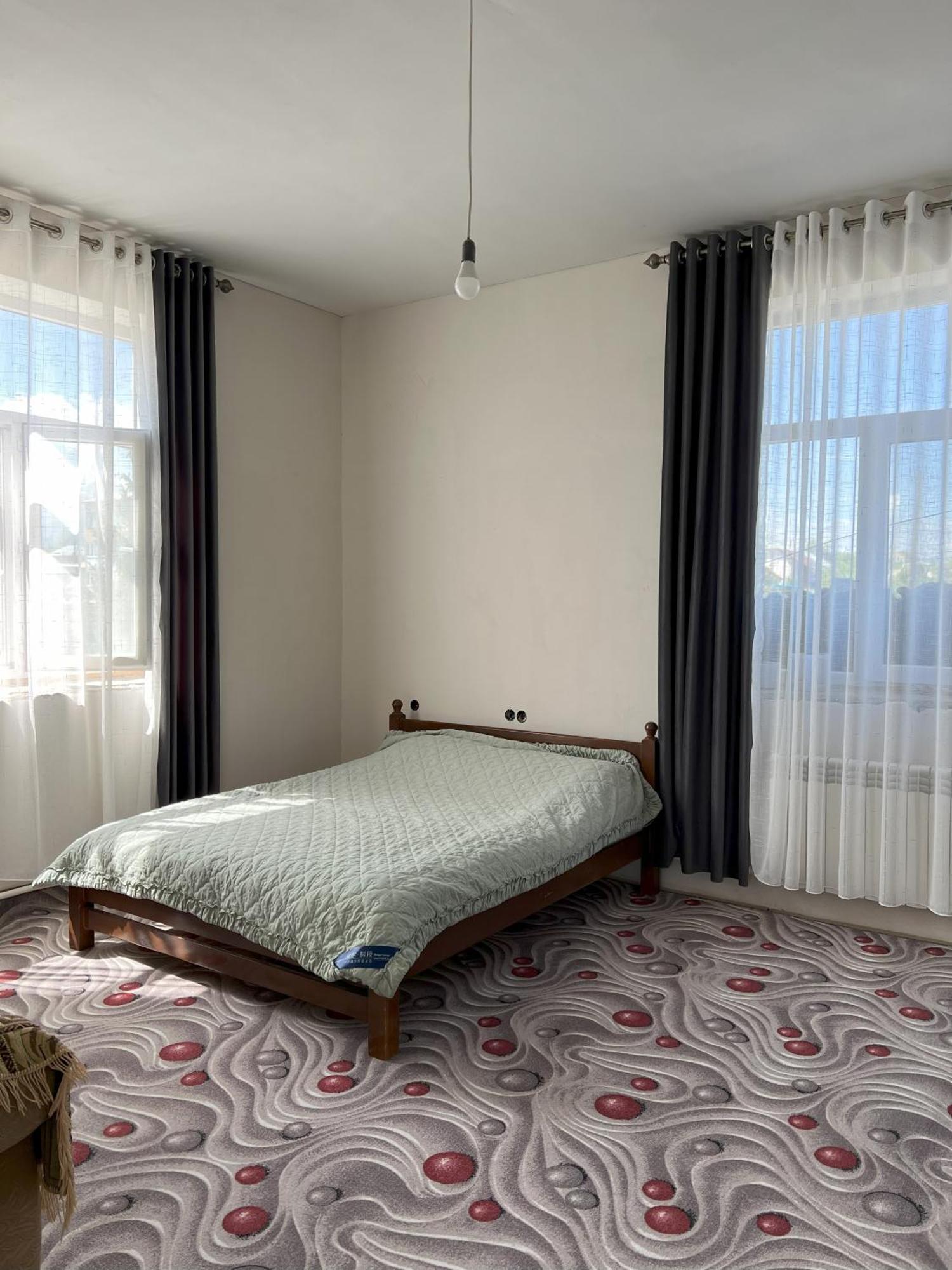 Emir Guest House In Каракол Экстерьер фото